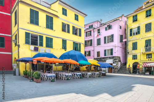 Fototapeta Naklejka Na Ścianę i Meble -  Colorful terrace umbrellas on town square, Vernazza, Cinque Terre, Italy.