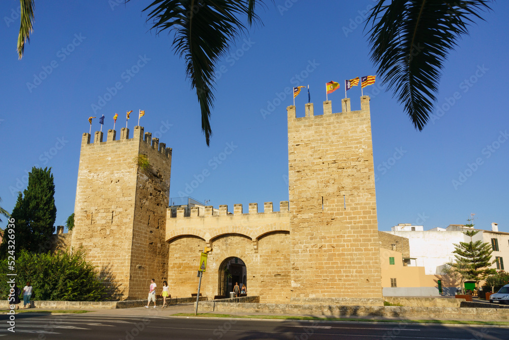 puerta de Mallorca - puerta de Sant Sebastia-, muralla medieval, siglo XIV, Alcudia,Mallorca, islas baleares, Spain