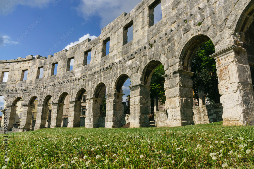 anfiteatro de Pula, Pula, peninsula de Istria, Croacia, europa,imperio veneciano, lugares del mundo, mediterraeo, church, architecture, building, religion, tower, monastery, europe, ancient, old, ston anfiteatro de Pula, Pula, peninsula de Istria, Croacia, europa,imperio veneciano, lugares del mundo, mediterraeo, church, architecture, building, religion, tower, monastery, europe, ancient, old, ston