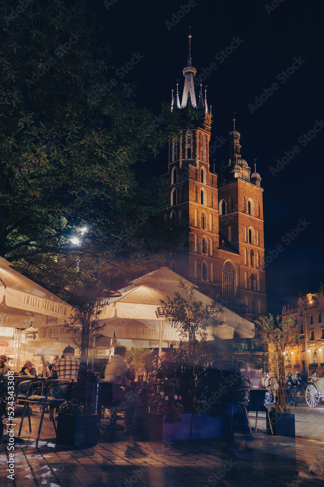 Fototapeta premium St. Mary Basilica, old town by night Krakow, Poland
