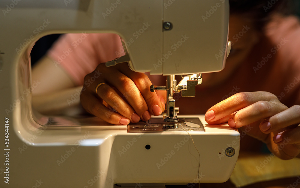  cloth textile sewing machine, seamstress hand fabric