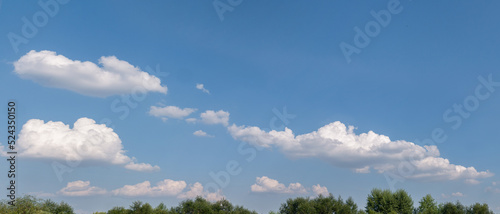 Pojedyncze chmury w krajobrazie wiejskim pośrodku samotnego pola, pora letnia Opolszczyzna, błękitne barwy photo