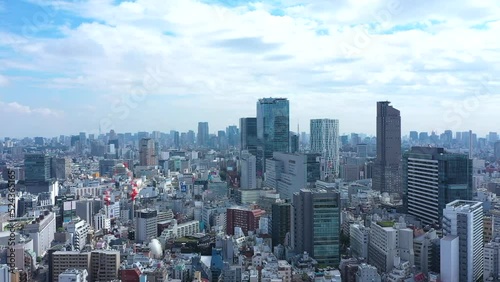 新宿ビル群が見える渋谷区ドローン空撮_013