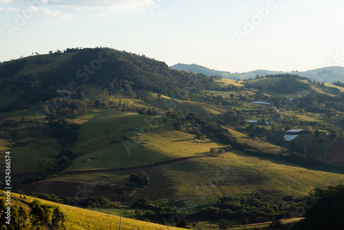 Rural landscape in the afternoon in Minas Gerais, Brazil - Paisagem rural no interior de Minas Gerais © PedroJanoti