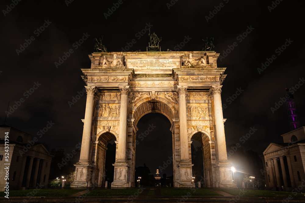 arch of triumph at night