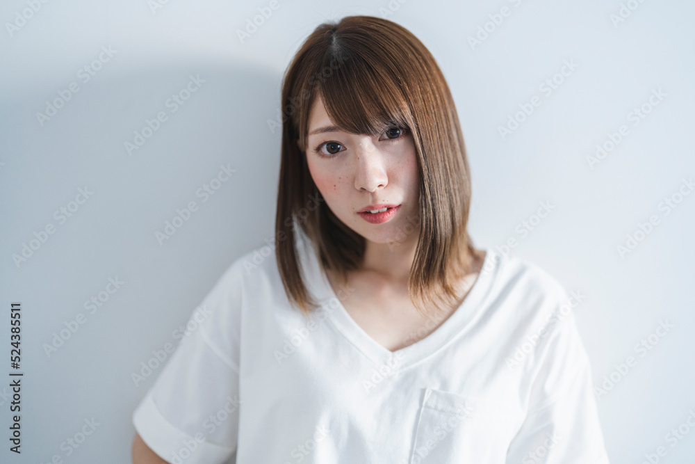 爽やかな女性のスタジオポートレート 爽やかな女性のスタジオポートレート