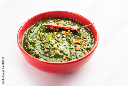 lasooni palak recipe or dhaba style garlic spinach curry, Indian main course served with naan