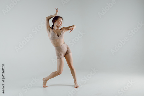 Fototapeta Naklejka Na Ścianę i Meble -  Young woman dancer dancing high heels dance