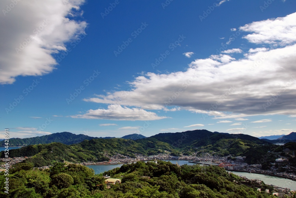 Obraz premium 広島県呉市 音戸の瀬戸の夏の空