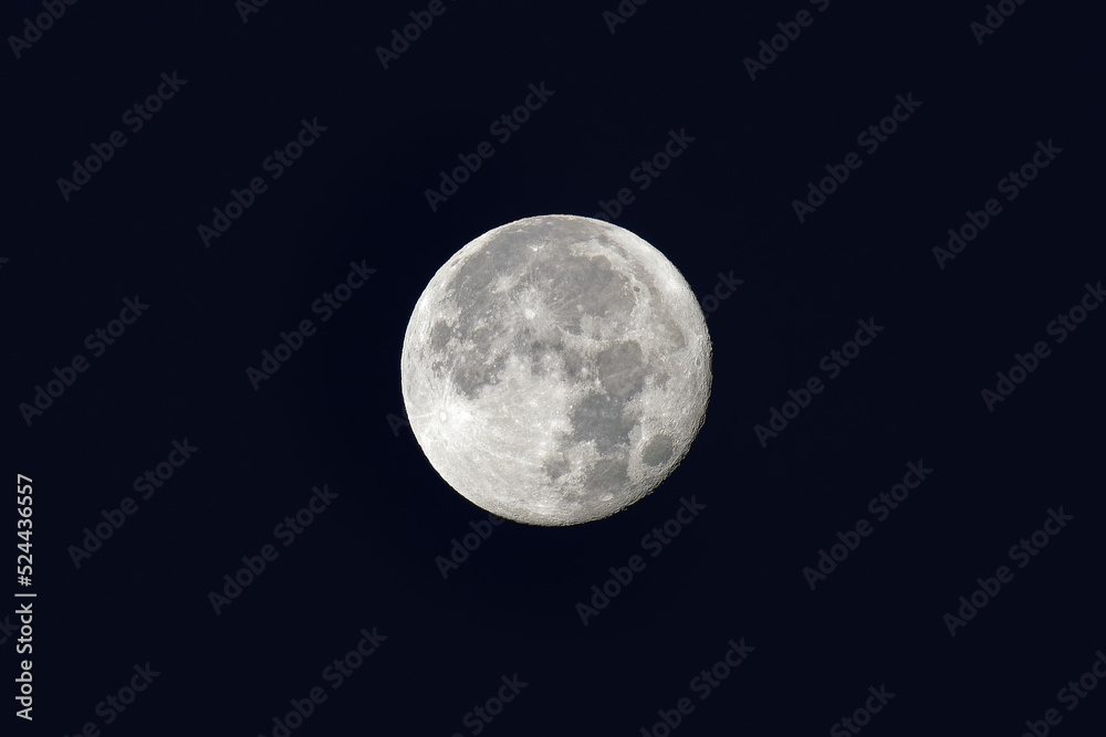 Obraz premium 13 august 2022, full moon from Paris suburb