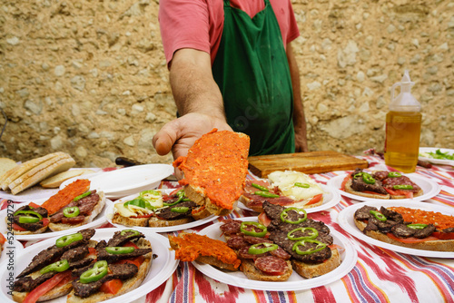 Fototapeta Naklejka Na Ścianę i Meble -  Pa Amb Oli de enbutido y sobrasada,mercado al aire libre, Fira,Porreres, Llucmajor, Mallorca,Islas Baleares, Spain.