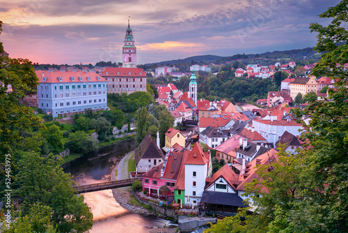 Obraz na płótnie Cesky Krumlov. Aerial cityscape image of Cesky Krumlov, Czech Republic at summer sunrise. w salonie