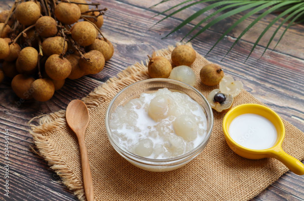 Sticky rice boiled in syrup with longan and coconut milk dressing