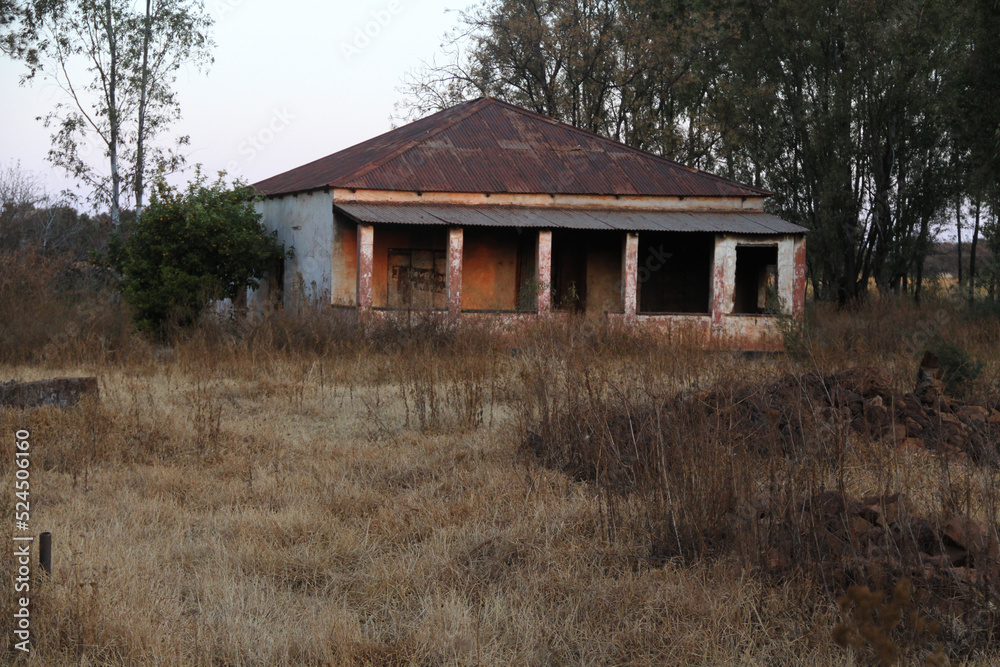 Photo of abandoned old houses and buildings in South Africa, red stone, mud and stone walls Photo of abandoned old houses and buildings in South Africa, red stone, mud and stone walls
