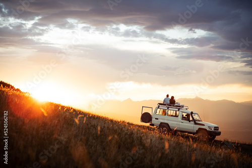 Fotografia People watching sunset on top of 4x4 vehicle in Mountains of Goden, Kosovo