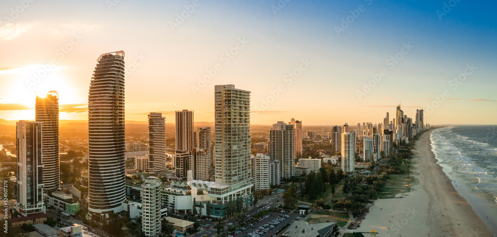 Obraz premium Aerial view of Broadbeach at sunset