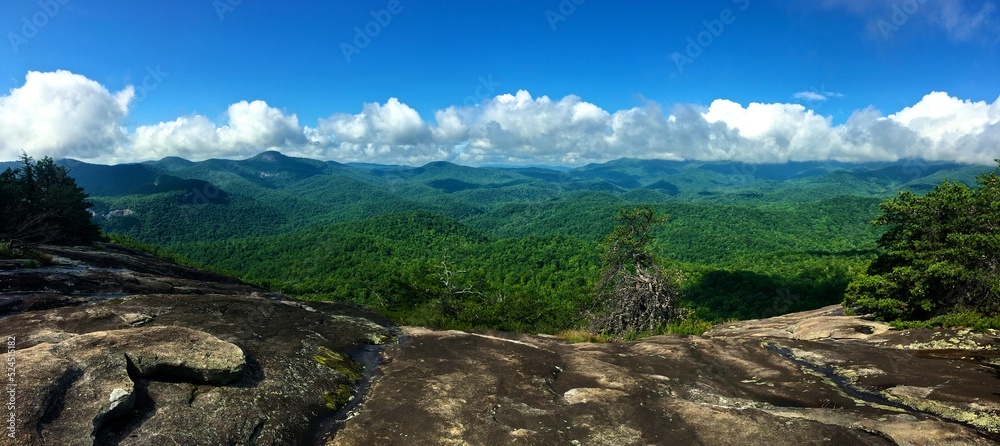 Φωτογραφία Stunning overlook on a mountain