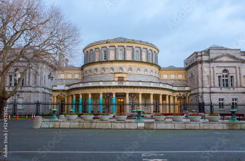 Obraz na płótnie National Library of Ireland at dusk, Dublin w salonie