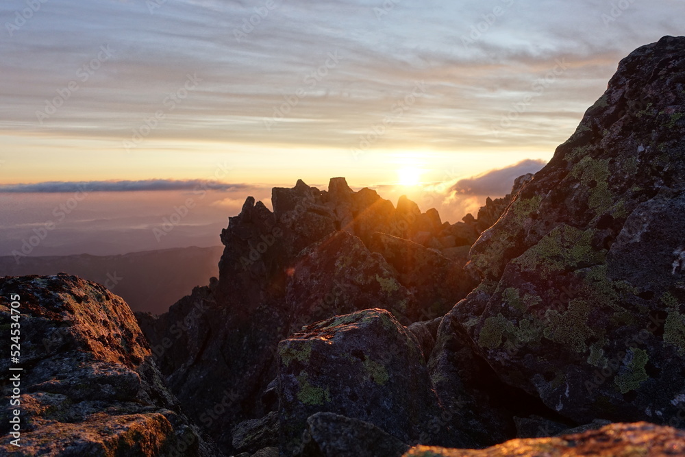 Fototapeta premium Wschód Słońca na Kieżmarskim Szczycie w Tatrach Słowackich.