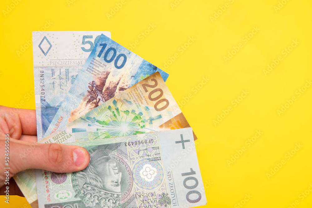 Obraz premium Close-up on Swiss francs and Polish zlotys. The exchange rate of the franc to the zloty