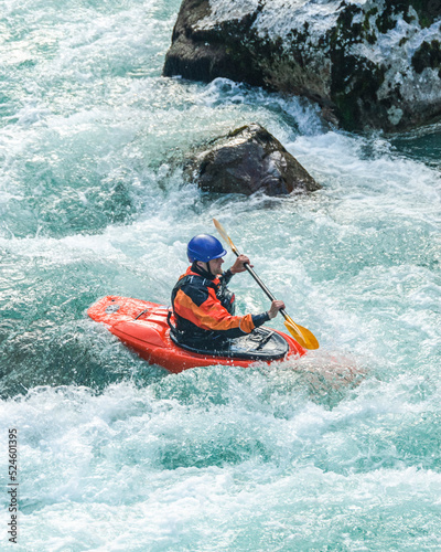 Auspowern beim Kajakfahren im Wildwasser 