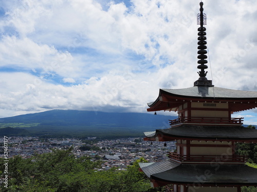 新倉山浅間公園で富士山が雲に隠れて見えない写真