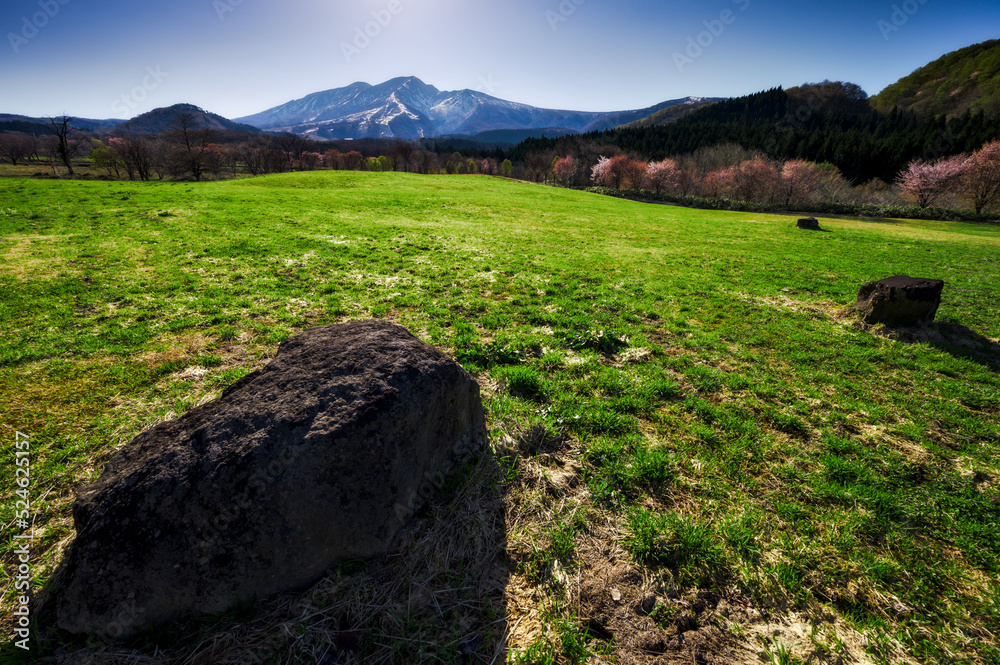 岩と秋田駒ヶ岳