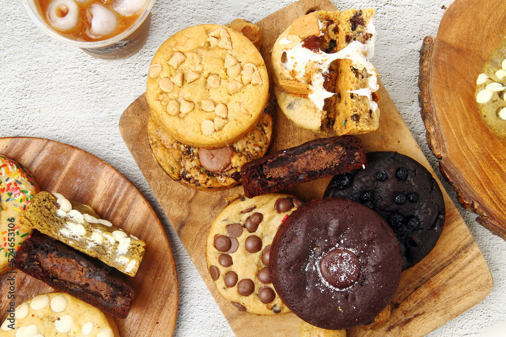 Fototapeta premium Freshly baked assorted flavored soft cookies