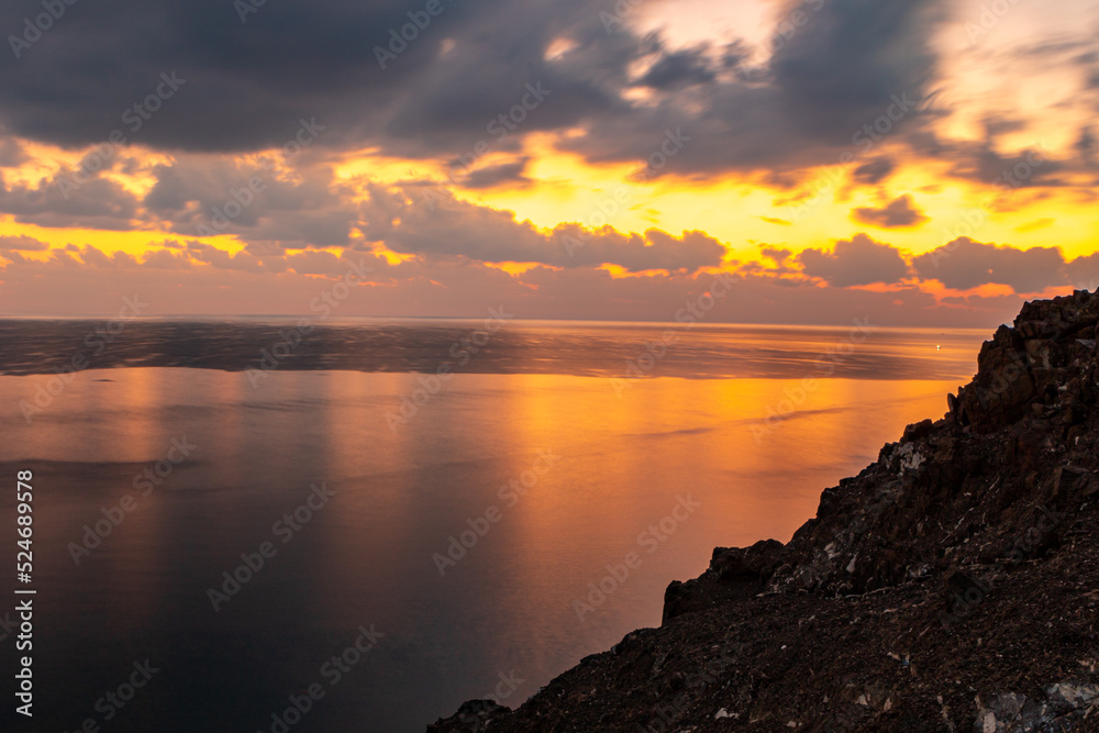 Obraz premium sunset or sunrise over the sea