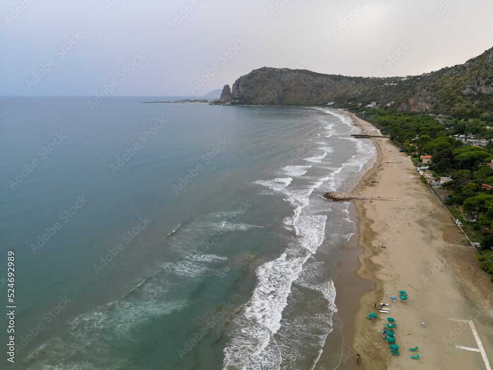 Terracina vista dai gabbiani con le sue spiagge