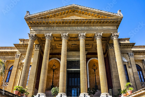Obraz na płótnie Architectural fragment of Neoclassical Opera House (Teatro Massimo Vittorio Emanuele, 1897) at Piazza Verdi in Palermo. Palermo Teatro Massimo is the second-largest in Europe. Palermo, Sicily, Italy. w salonie