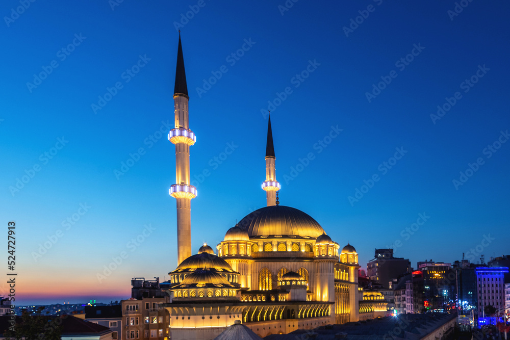 Fototapeta premium Taksim Mosque at Blue Hour, Beyoglu Turkey