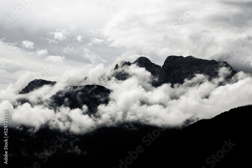 Картината върху платно Montagne Clair obscure