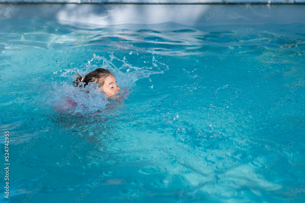 Risque de noyade d'un enfant en piscine non surveillée