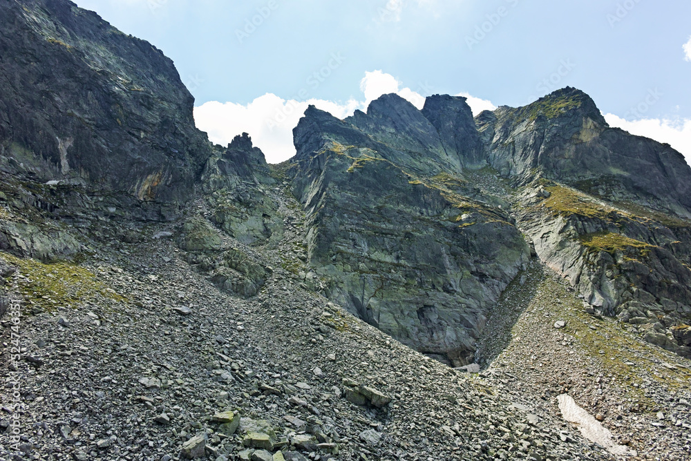 Obraz premium Landscape of Rila Mountain near Lovnitsa peak, Bulgaria