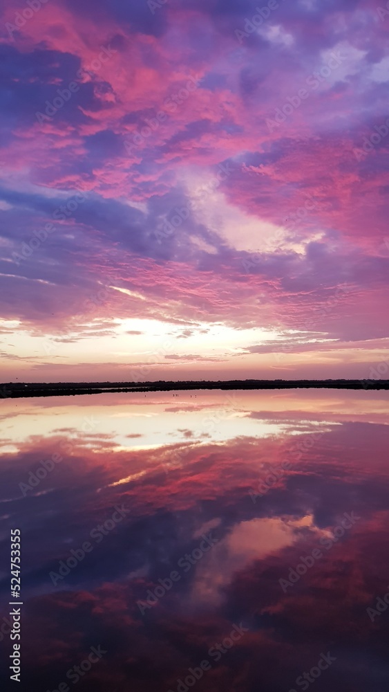 Fototapeta premium Tramonto in salina a Cervia