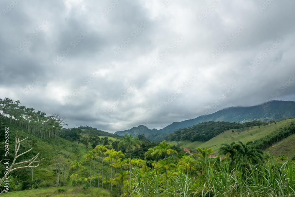 Obraz premium Landscape of a valley and mountains at the town of Macuco, State of Rio de Janeiro, Brazil.
