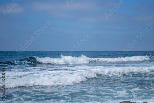 ocean waves crashing