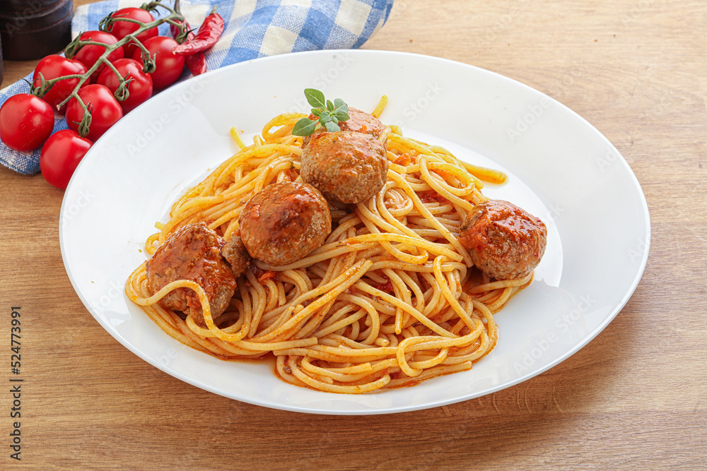 Spaghetti with meatball in tomato sause