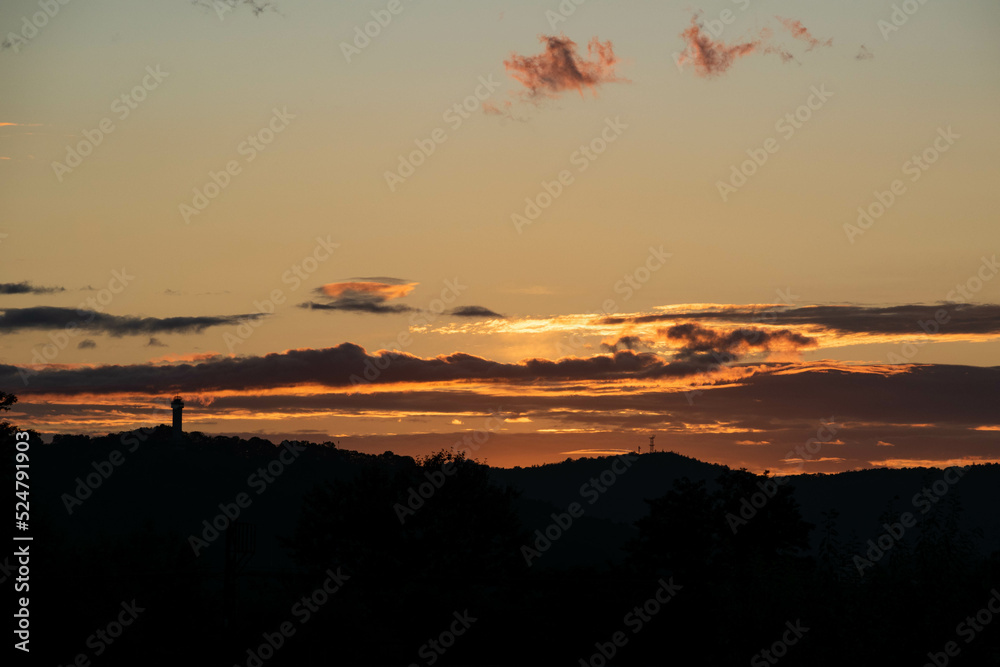 夕陽に輝く雲
