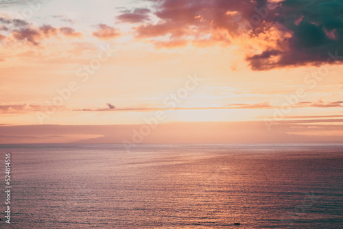 Fototapeta Naklejka Na Ścianę i Meble -  amazing sunset over the sea