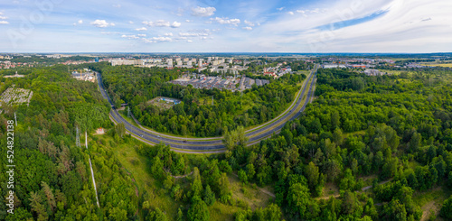 Letni widok z lotu ptaka, park Słowiański na łuku ulicy Słowiańskiej, miasto Gorzów Wielkopolski