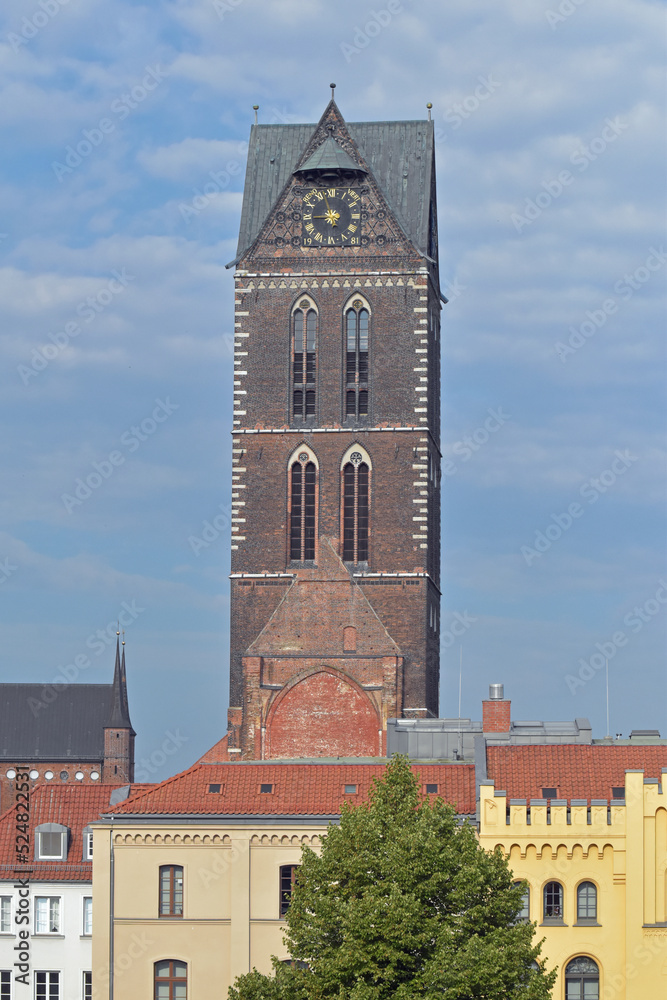 Obraz premium Turm der Marienkirche in Wismar
