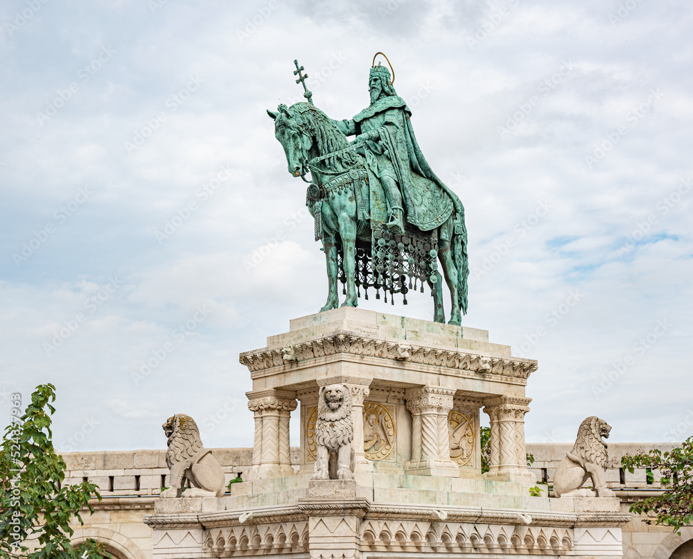 Obraz premium Monument to the Hungarian king Matyas in Budapest, Hungary.