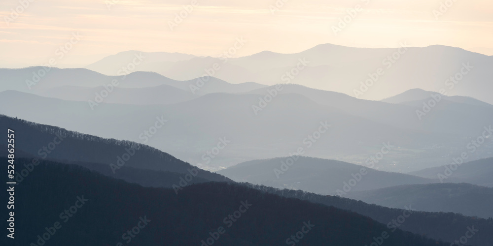 Obraz premium Classic view of the many layers of the the Appalachian Blue Ridge Mountains viewed from Shenandoah National Park in Virginia, USA.