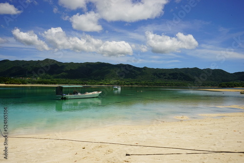 Kabira Bay Beach in Ishigaki-jima Island, Okinawa, Japan - 日本 沖縄 石垣島 八重山 川平湾 ビーチ