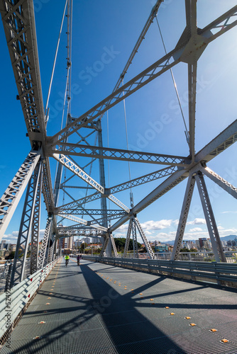 estrutura geométrica de aço criados pela ponte Hercílio Luz da cidade de Florianópolis estado de Santa Catarina Brasil florianopolis