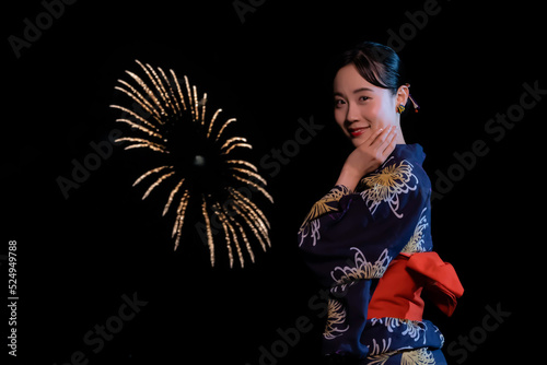 打ち上げ花火と女性