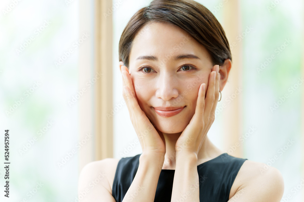 アジア人女性 スキンケア 美容コンセプトイメージ アジア人女性 スキンケア 美容コンセプトイメージ