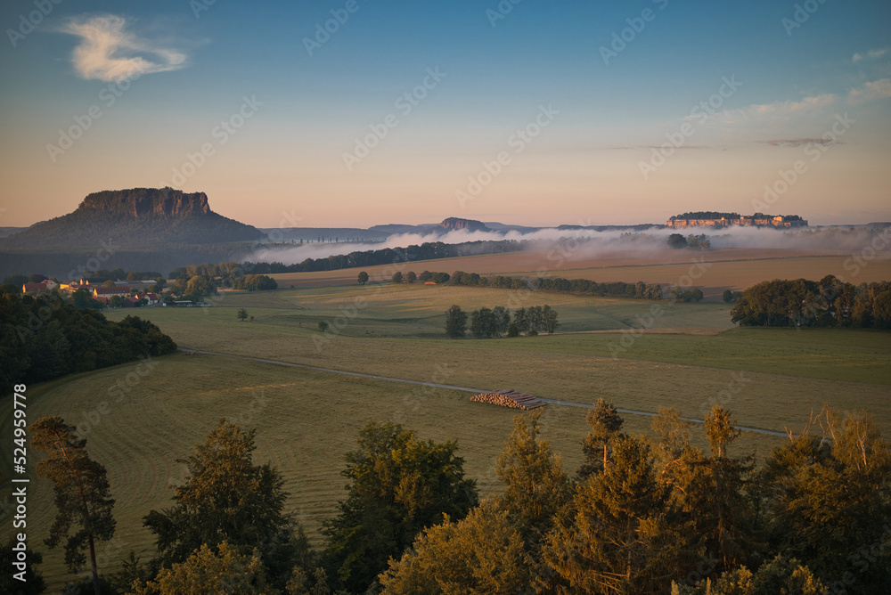 Morgendlicher Blick vom Rauenstein in der Sächsischen Schweiz.